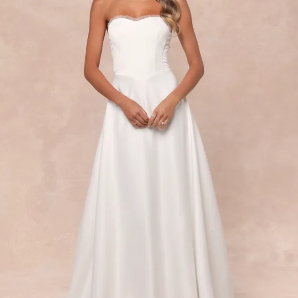 White A-line Strapless Wedding Dress with Sweetheart Neckline